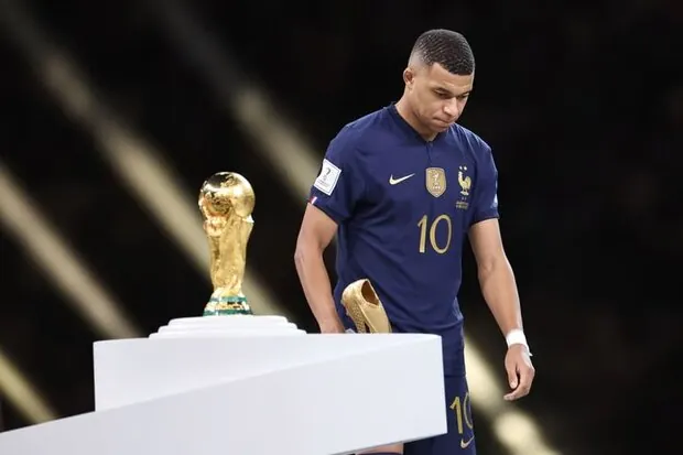 تصویری که آتش به دل فوق ستاره تیم ملی فوتبال فرانسه زد 